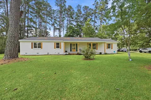 302 Azalea Dr, Mullins, SC 29574