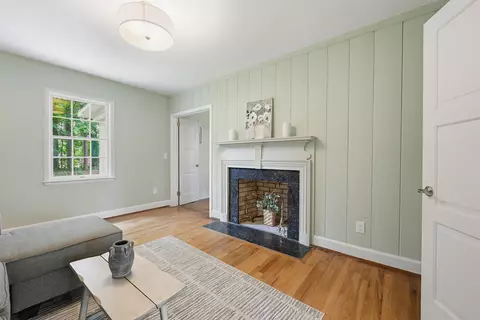 Living - 302 Azalea Dr, Mullins, SC 29574 photo 5 of 6