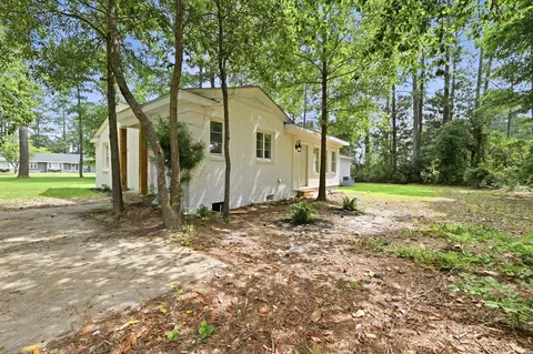 Exterior - 302 Azalea Dr, Mullins, SC 29574 photo 5 of 8