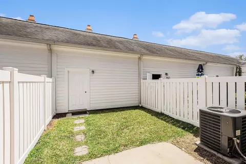 Exterior - 750 Howard Ave #E, Myrtle Beach, SC 29577 photo 4 of 7