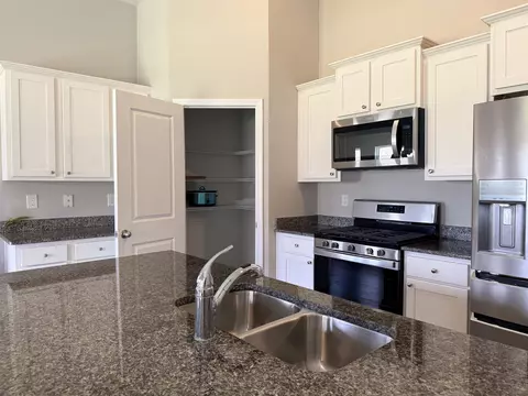Kitchen - 527 Courtridge Loop, Conway, SC 29526 photo 3 of 4