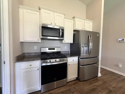 Kitchen - 527 Courtridge Loop, Conway, SC 29526 photo 2 of 4