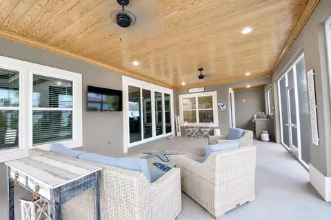 Exterior - 950 Bluffview Dr, Myrtle Beach, SC 29579 photo 3 of 5