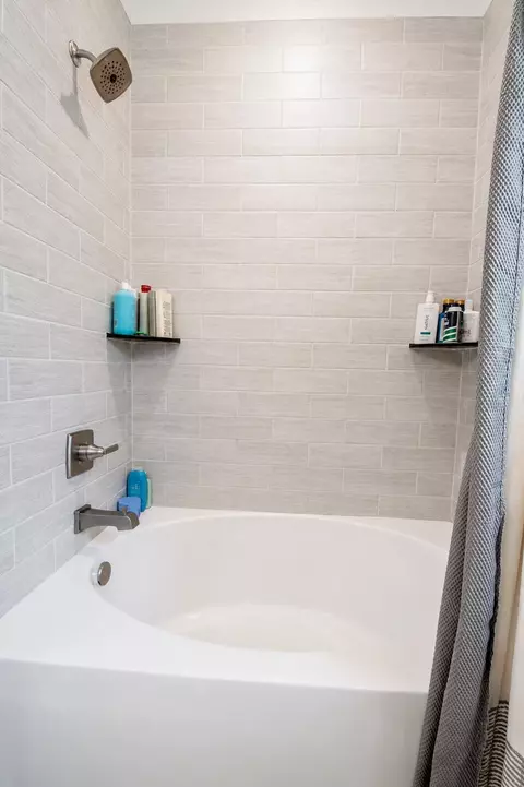 Bath - 950 Bluffview Dr, Myrtle Beach, SC 29579 photo 8 of 10