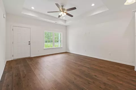 Living - 7913 E Highway 19, Loris, SC 29569 photo 5 of 6