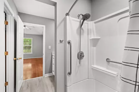 Bath - 125 Fox Glen Dr, Loris, SC 29569 photo 2 of 3