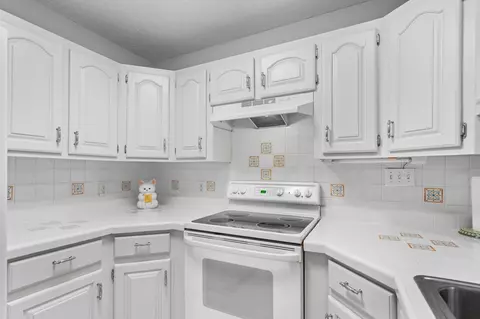 Kitchen - 125 Fox Glen Dr, Loris, SC 29569 photo 3 of 4