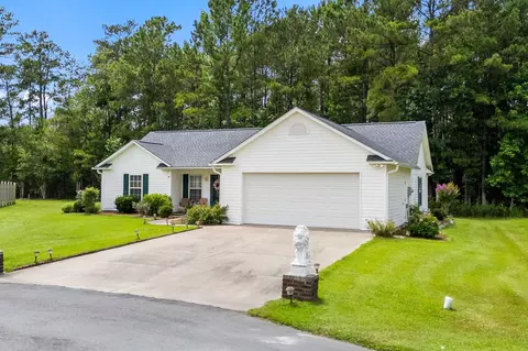 125 Fox Glen Dr, Loris, SC 29569