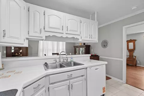 Kitchen - 125 Fox Glen Dr, Loris, SC 29569 photo 4 of 4