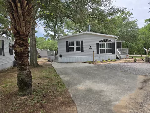 457 E Banks Dr, Murrells Inlet, SC 29576
