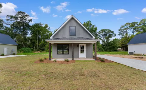 402 S Magnolia Ave, Andrews, SC 29510