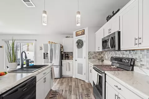 Kitchen - 540 Dundalk Dr, Conway, SC 29526 photo 3 of 6