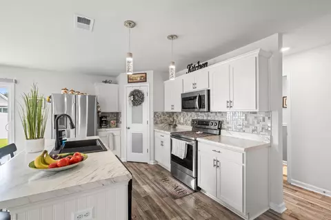 Kitchen - 540 Dundalk Dr, Conway, SC 29526 photo 2 of 6