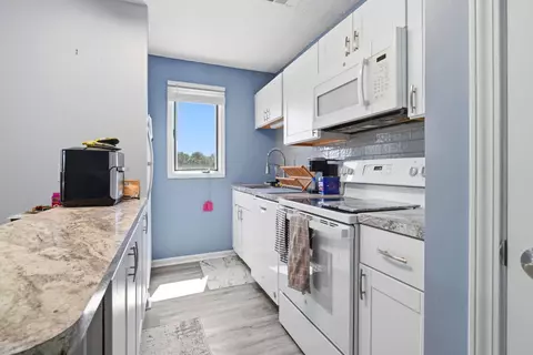 Kitchen - 206 Double Eagle Dr #A-2, Myrtle Beach, SC 29575 photo 5 of 7