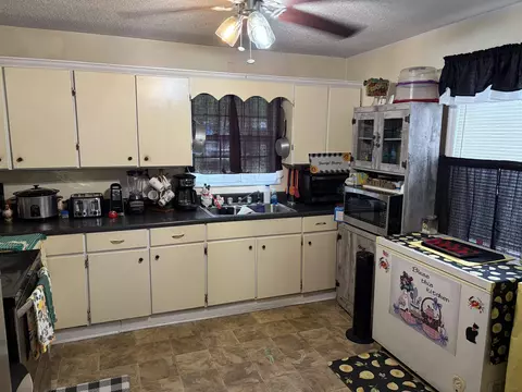 115 Floyd St, Mullins, SC 29574 photo 3