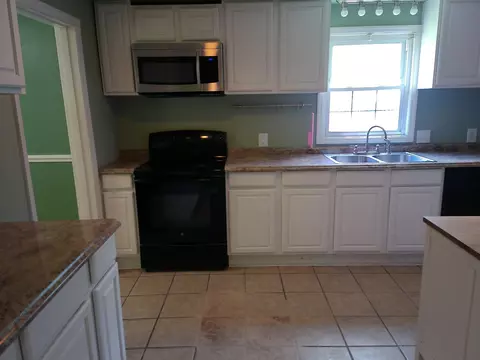 Kitchen - 4389 Mcqueen St, Loris, SC 29569 photo 2 of 5