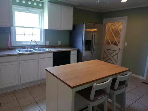 Kitchen - 4389 Mcqueen St, Loris, SC 29569 photo 4 of 5