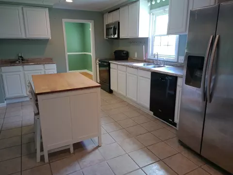 Kitchen - 4389 Mcqueen St, Loris, SC 29569 photo 3 of 5