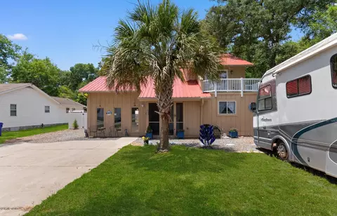415 17th Ave N, Surfside Beach, SC 29575