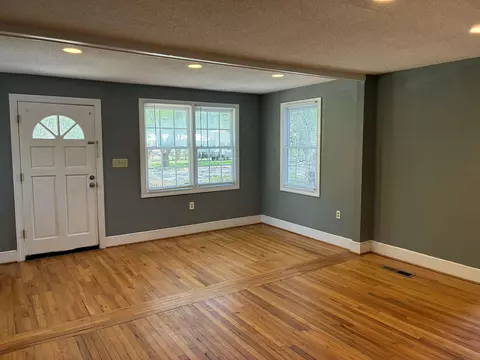 Living - 1302 Saville St, Georgetown, SC 29440 photo 4 of 8