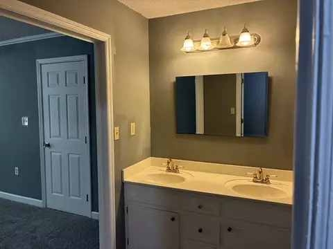 Bath - 1302 Saville St, Georgetown, SC 29440 photo 3 of 5