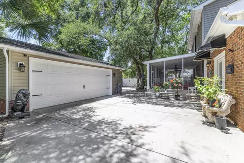 Exterior - 515 7th Ave S, Surfside Beach, SC 29575 photo 5 of 14