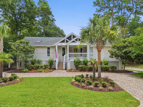 366 Lakeshore Dr, Pawleys Island, SC 29585