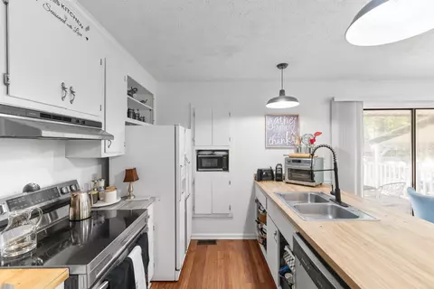 Kitchen - 9130 Highway 701 S, Conway, SC 29527 photo 2 of 4
