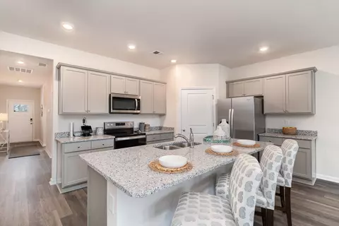 Kitchen - 833 Farmers Passage Loop, Loris, SC 29569 photo 3 of 4