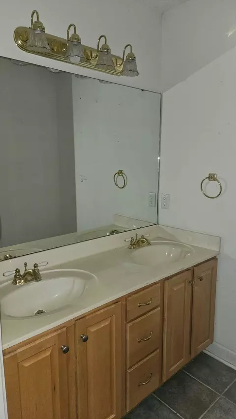 Bath - 1927 Armview Rd, Loris, SC 29569 photo 3 of 4