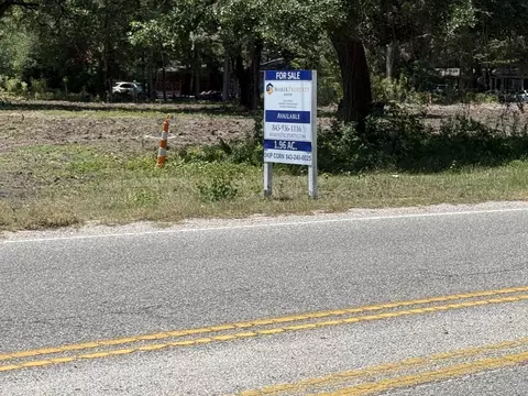 111 Waverly Rd, Pawleys Island, SC 29585
