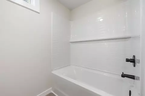 Bath - 1744 John St, Conway, SC 29527 photo 3 of 4