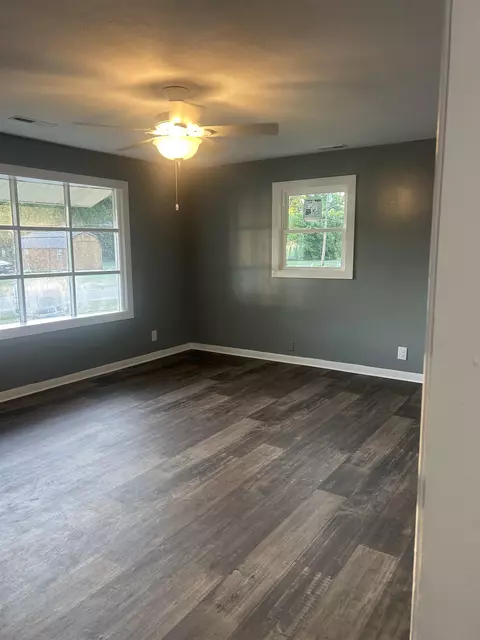 Living - 802 Esther St, Mullins, SC 29574 photo 2 of 2