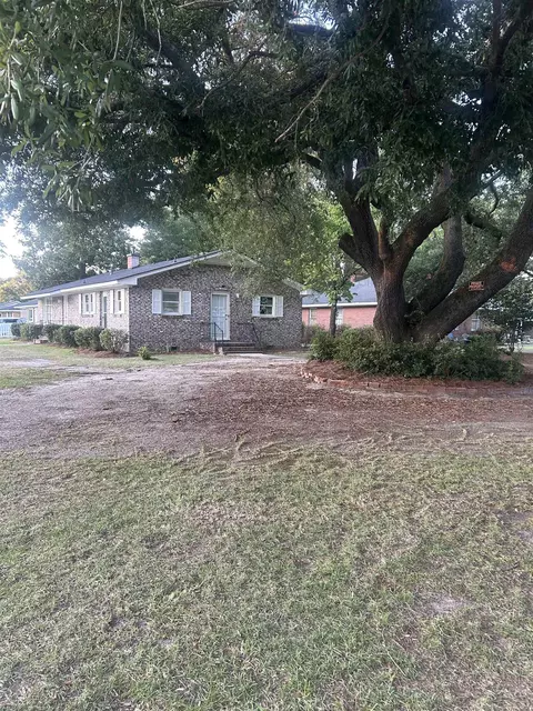 Exterior - 802 Esther St, Mullins, SC 29574 photo 2 of 5