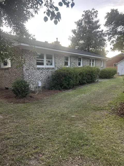 Exterior - 802 Esther St, Mullins, SC 29574 photo 4 of 5