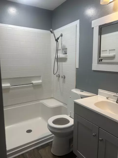 Bath - 802 Esther St, Mullins, SC 29574 photo 3 of 3