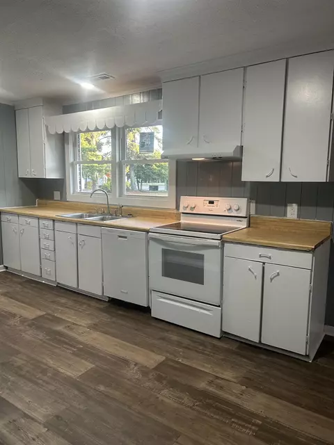 Kitchen - 802 Esther St, Mullins, SC 29574 photo 2 of 2