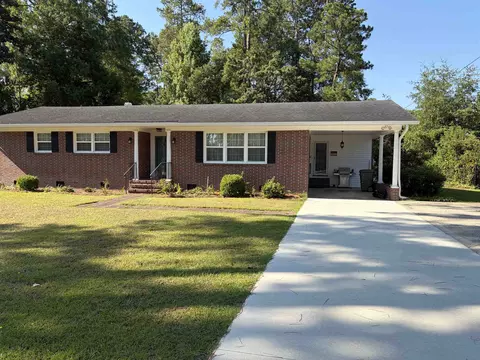 Exterior - 322 Johnson Dr, Dillon, SC 29536 photo 2 of 7