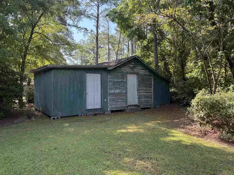 Exterior - 322 Johnson Dr, Dillon, SC 29536 photo 5 of 7