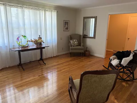 Living - 322 Johnson Dr, Dillon, SC 29536 photo 1 of 5