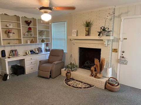 Living - 322 Johnson Dr, Dillon, SC 29536 photo 4 of 5