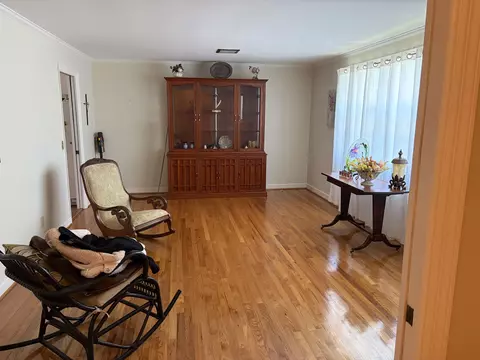 Living - 322 Johnson Dr, Dillon, SC 29536 photo 2 of 5