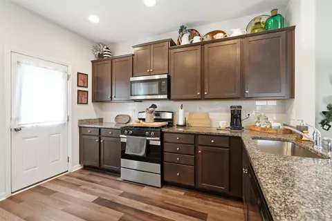 Kitchen - 424 Black Cherry Way, Conway, SC 29526 photo 2 of 3