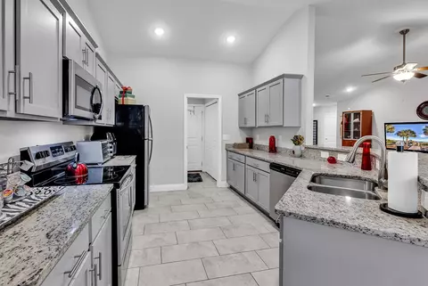 Kitchen - 323 Borrowdale Dr, Conway, SC 29526 photo 3 of 4