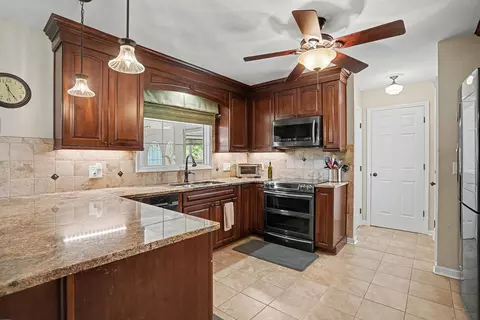 Kitchen - 4809 Forest Dr, Loris, SC 29569 photo 3 of 5