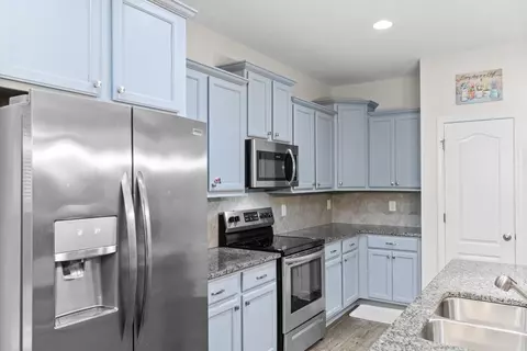 Kitchen - 912 Queensferry Ct, Conway, SC 29526 photo 5 of 7