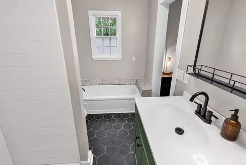 Bath - 2153 Grainger Rd, Aynor, SC 29511 photo 4 of 8