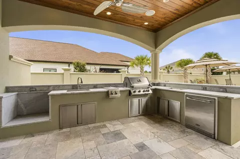 Kitchen - 909 Bluffview Dr, Myrtle Beach, SC 29579 photo 6 of 8