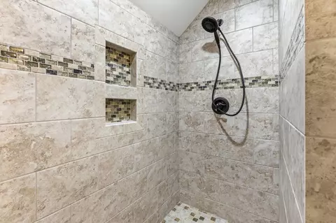 Bath - 909 Bluffview Dr, Myrtle Beach, SC 29579 photo 7 of 8