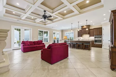 Living - 909 Bluffview Dr, Myrtle Beach, SC 29579 photo 3 of 7
